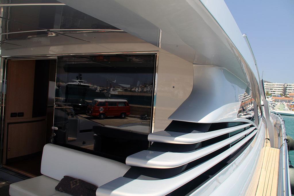 2009 PERSHING 90' 